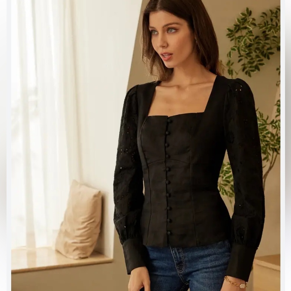 Frieeah line black square neck eyelet sleeve blouse
